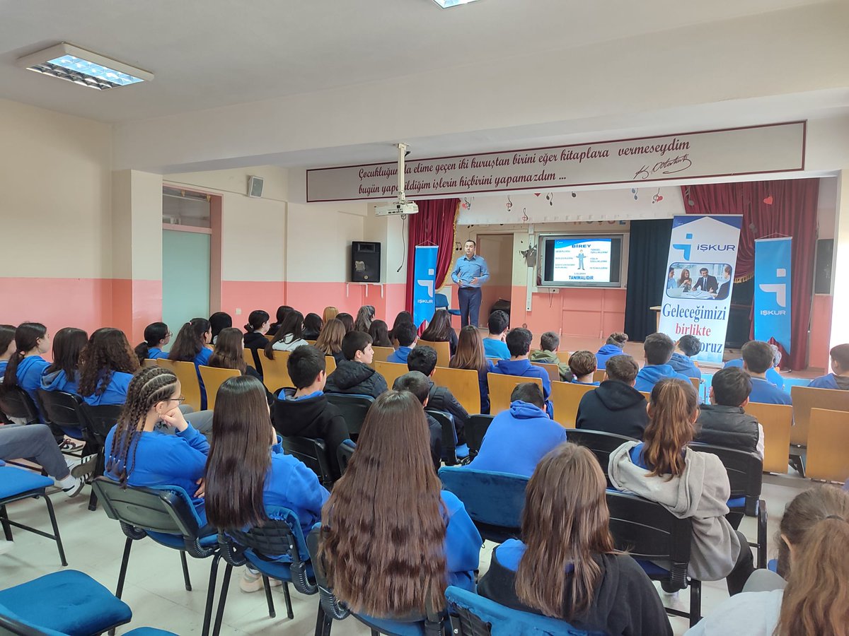 Manisa'da Ortaokul Öğrencilerine Meslek Seçimi Seminerinin Verilmesi